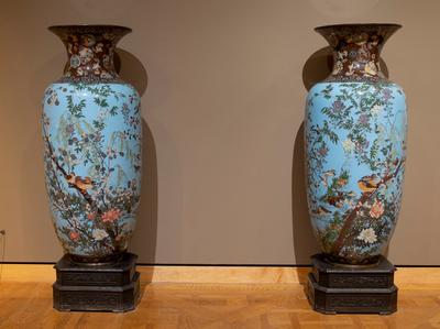Presentation vase decorated with birds and flowers, one of a pair