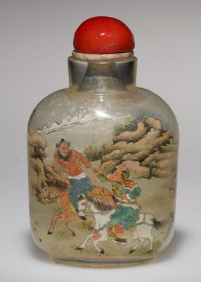 Snuff bottle with battle scene