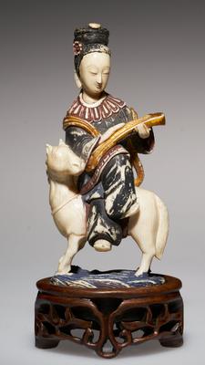Snuff bottle in the form of a lady on horseback