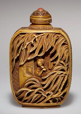 Snuff bottle