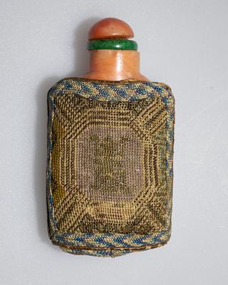 Snuff bottle