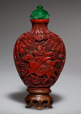 Snuff bottle depicting General Guan Yu