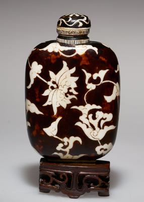 Snuff bottle