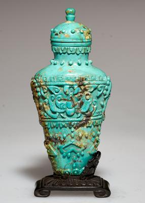 Snuff bottle, one of a pair