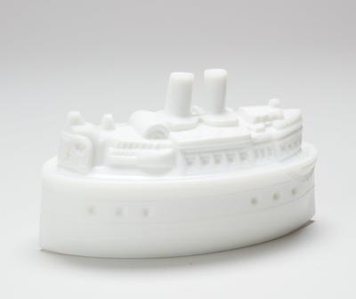 Covered Dish in the form of a Steamboat