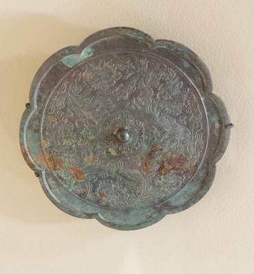 Mirror with eight arches, decorated with peonies and leaves