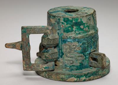 Axle cap with lynch pin, one of a pair